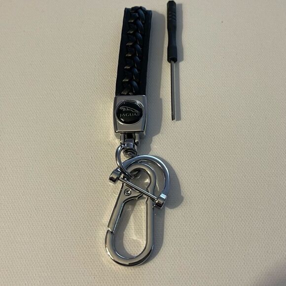 Jaguar Logo Key Fob Keychain in Black and Silver Leather NWT - Picture 2 of 4